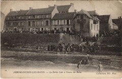 Arromanches La Petite Cale a l'Heure des Bains