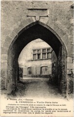Perouges vieille porte forte