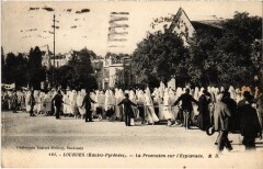 Lourdes La Procession sur l'Esplanade -
																					65100 Lourdes
																			