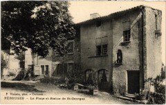 Perouges Place et statue de Saint-Georges