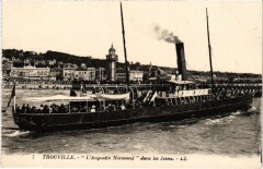 Trouville L'Augustin Normand dans les Jetees France