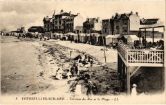 Courseulles Terrasse du Bar et la Plage France