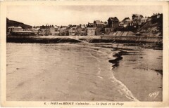 Port en Bessin Le Quai et la Plage France
