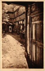 Lisieux Cour Rue aux Fevres France à Lisieux