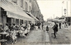 Luc sur Mer La rue de la Mer et la Terrasse France -
																					14530 Luc-sur-Mer
																			