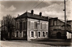Chevry-Cossigny Poste et Gare des Autobus à Chevry-Cossigny