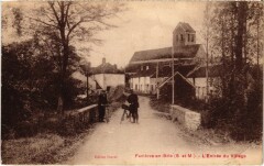 Favieres L'Entree du Village