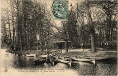 Carte postale ancienne Bois de Vincennes - Lac des Minimes - Garage de bateaux à la Porte Jaune
                                                                     à Paris
                                