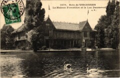 Carte postale ancienne Bois de Vincennes - La Maison Forestière et le Lac Daumesnil
                                                                     à Paris 12e
                                