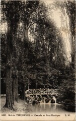 Vincennes Cascade et Pont Rustique à Vincennes