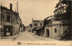 Montigny-sur-Loing La Grande Rue vers la Poste à Montigny-sur-Loing