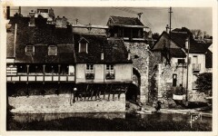 Moret-sur-Loing Maison Sauve et la Poterne au Bord du Loing