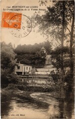 Montigny-sur-Loing Le Grand Logis vu de la Vanne Rouge à Montigny-sur-Loing