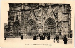 Meaux Cathedrale - Sortie de Messe à Meaux