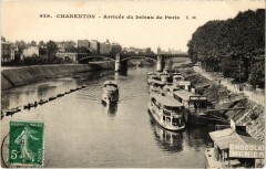 Charenton Arrivee du bateau de Paris