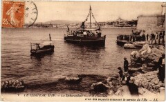 Marseille - Le Debarcadere nord et l'arrivee d'un des vapeurs à Marseille