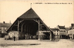 Arpajon Les Halles et la Place du Marche à Arpajon