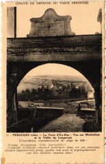 Perouges Porte d'en Bas - Vue sur Meximieux à Meximieux