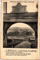 Perouges La Porte d'en Bas - Vue sur Meximieux à Meximieux