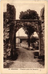 Perouges Premiere Porte des Remparts