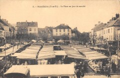Montlhery - La Place Un Jour De Marche