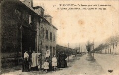Le Bourget La Ferme ayant subi le premier au Bourget