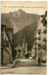 Haute-Savoie Chamonix Place de L'Eglise et Brévent animé