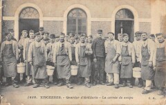 Vincennes - Quartier D'Artillerie - Corvee De Soupe à Vincennes