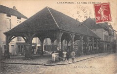 Luzarches - La Halle Au Marche à Luzarches