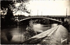 Champigny-sur-Marne Le Pont et l'Ile de l'Abreuvoir à Champigny-sur-Marne