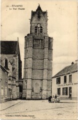 Etampes Tour Penchee
