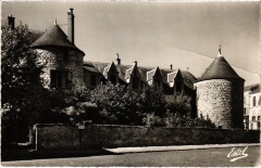 Dourdan La Facade du Chateau à Dourdan