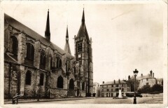 Dourdan Place du Marche Eglise à Dourdan