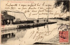 Carte postale ancienne Porte du passage du Canal de l'Ourcq
                                                                     à Paris 19e
                                