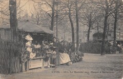 Lyon - Marche Aux Fleurs A Bellecour -
													69 Rhône
												