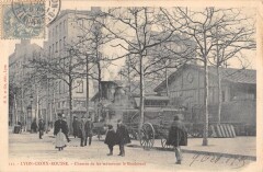 Lyon - Croix Rousse - Chemin De Fer Traversant Le Boulevard - Train