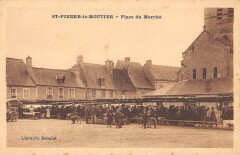 Saint Pierre Le Moutier - Place Du Marche