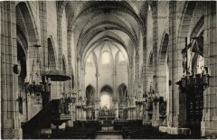 Arpajon Interieur de l'Eglise à Arpajon