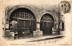 Perpignan Portes de l'Hotel de Ville France