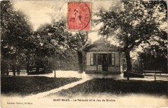 Saint-Maur La Pelouse et le Jeu de Boules France