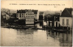 Le Perreux Quai du Halage pres du Pont de Bry France