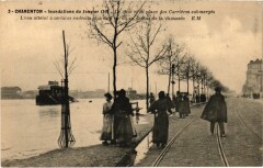 Charenton Le quai et la place des Carrieres France