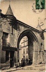 Corbeil Porte de l'Ancien Cloitre Saint-Spire France