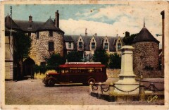 Dourdan Place du Marche et Chateau Historique France à Dourdan