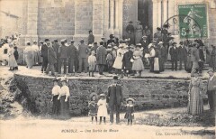 Monsols / Une Sortie De Messe