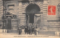 Paris IVe - Garde Republicaine - Entree De La Caserne De La Banque -
																					75004 Paris 4e
																			