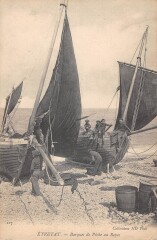 Etretat / Barques De Peche Au Repos