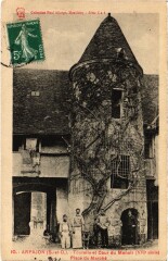 Arpajon Tourelle et Cour du Manoir France à Arpajon