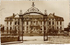 Fleury-Merogis Facade du Chateau France