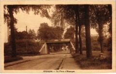 Arpajon La Porte d'Etampes France à Arpajon